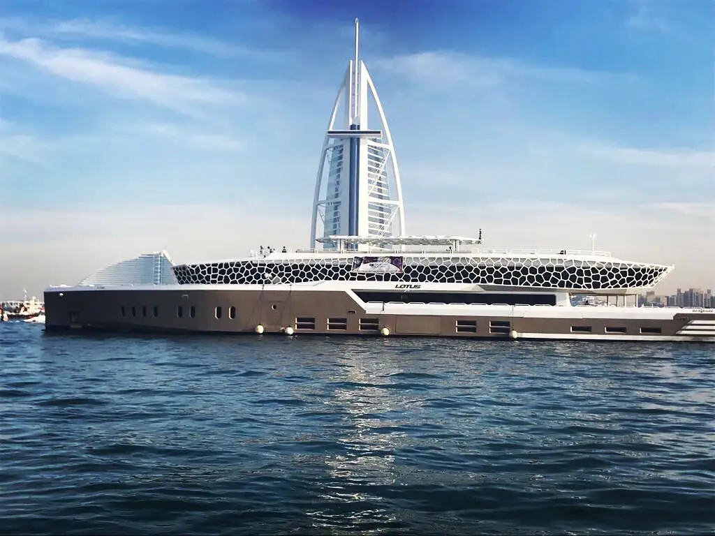 Reasons for the popularity of the Lotus Boat in Dubai