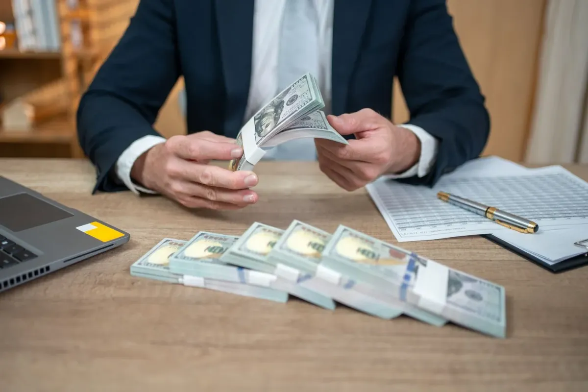 Différence entre le taux de change Nima, le taux de change interbancaire et le taux de change officiel en 1404.