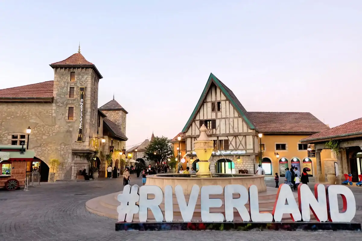 Diverse aree di Riverland Dubai