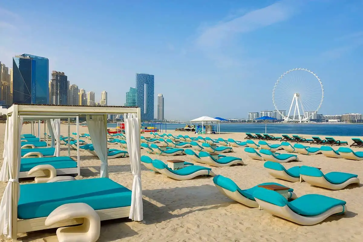 Divertimento e relax sulla spiaggia di Marina Dubai